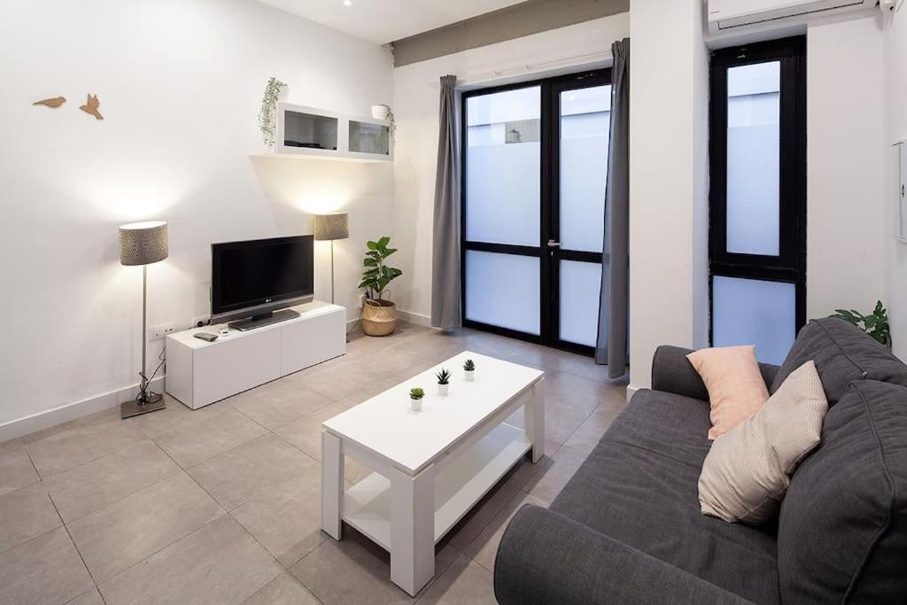 Loft Next To Calle Betis, Area Of Seville-sevillarooms * Sevilla